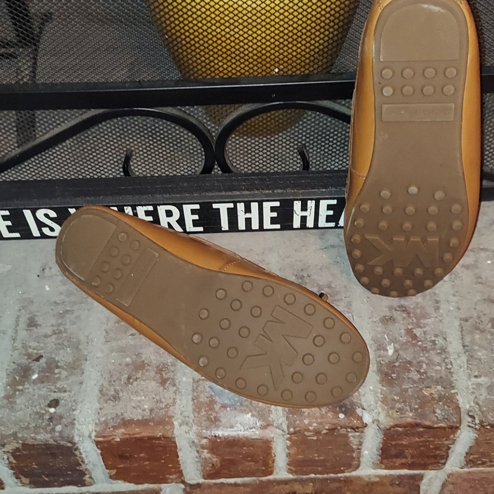 Shoes - Picture 4 of 8